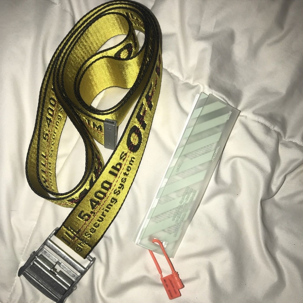 Off-white belt. Great condition